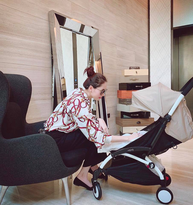 Cuộc sống hôn nhân bình yên đáng mơ ước của dàn mỹ nhân đình đám Vbiz: An nhàn, không xô bồ, được ông xã cưng chiều hết mực!-14