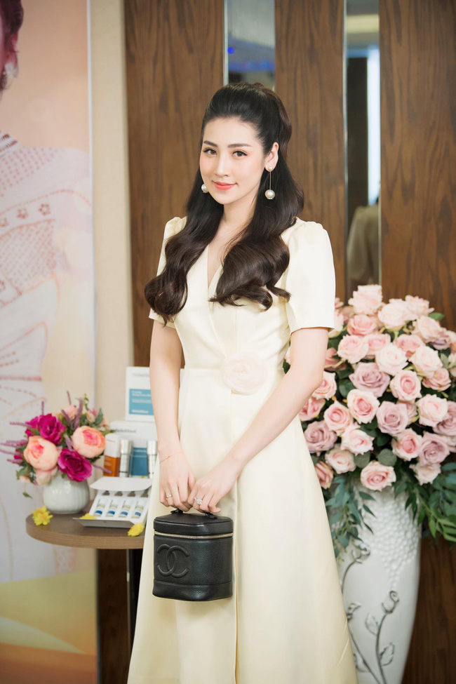 Cuộc sống hôn nhân bình yên đáng mơ ước của dàn mỹ nhân đình đám Vbiz: An nhàn, không xô bồ, được ông xã cưng chiều hết mực!-23