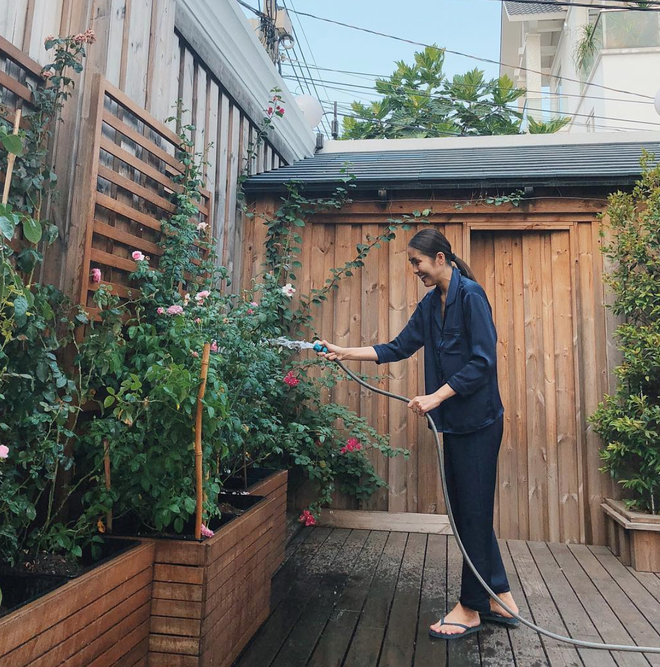 Cuộc sống hôn nhân bình yên đáng mơ ước của dàn mỹ nhân đình đám Vbiz: An nhàn, không xô bồ, được ông xã cưng chiều hết mực!-8