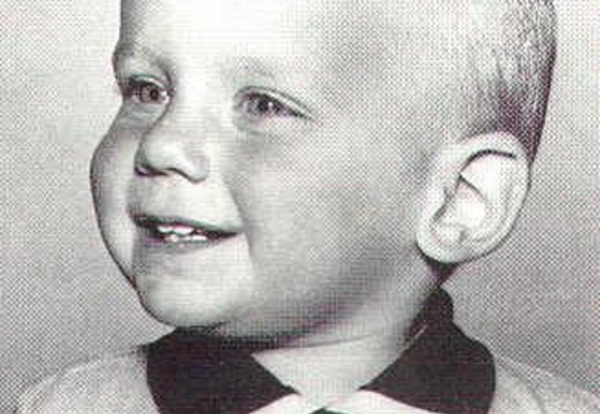 Cuộc sống như địa ngục trước khi lìa đời của cậu bé 3 tuổi, liên tục bị mẹ nuôi ruồng bỏ, hành hạ và xâm hại vùng kín-1