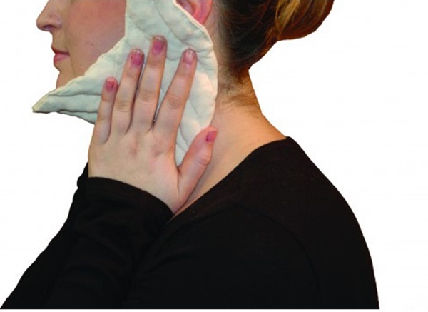 Xoay cổ cho đỡ mỏi, cô gái 23 tuổi đột quỵ, liệt nửa người-1