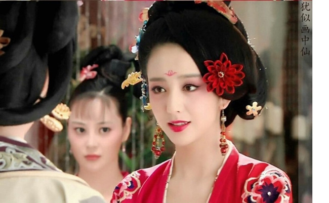 Ngây người vì dung mạo của tiên nữ tộc người đẹp nhất Trung Á-1