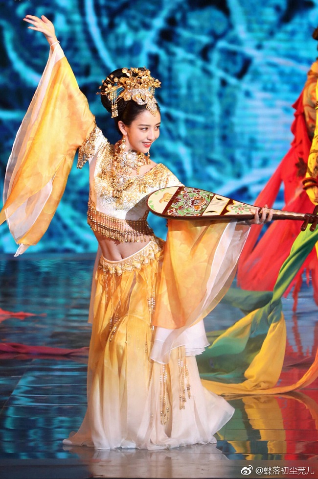 Ngây người vì dung mạo của tiên nữ tộc người đẹp nhất Trung Á-3