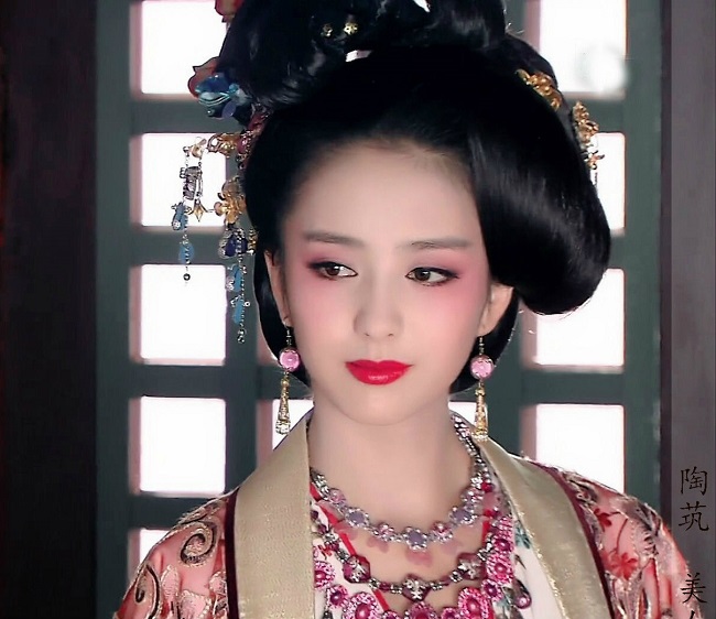 Ngây người vì dung mạo của tiên nữ tộc người đẹp nhất Trung Á-5