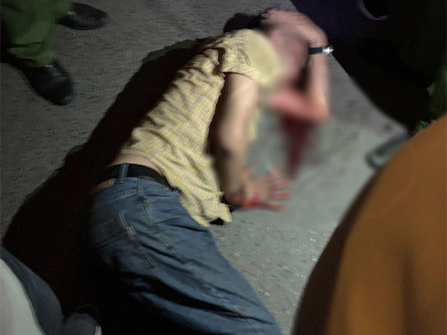 Đồng nghiệp ngã quỵ khi chứng kiến nữ công nhân môi trường bị ô tô điên đâm: Số chị ấy khổ lắm, hôm qua đi viện mua thuốc còn chưa kịp uống...-10