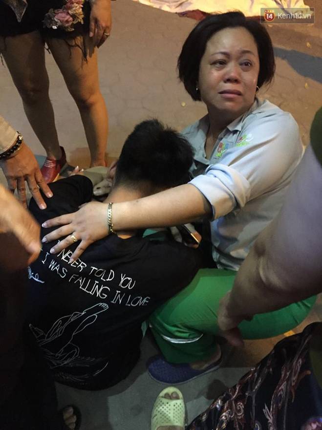 Đồng nghiệp ngã quỵ khi chứng kiến nữ công nhân môi trường bị ô tô điên đâm: Số chị ấy khổ lắm, hôm qua đi viện mua thuốc còn chưa kịp uống...-4