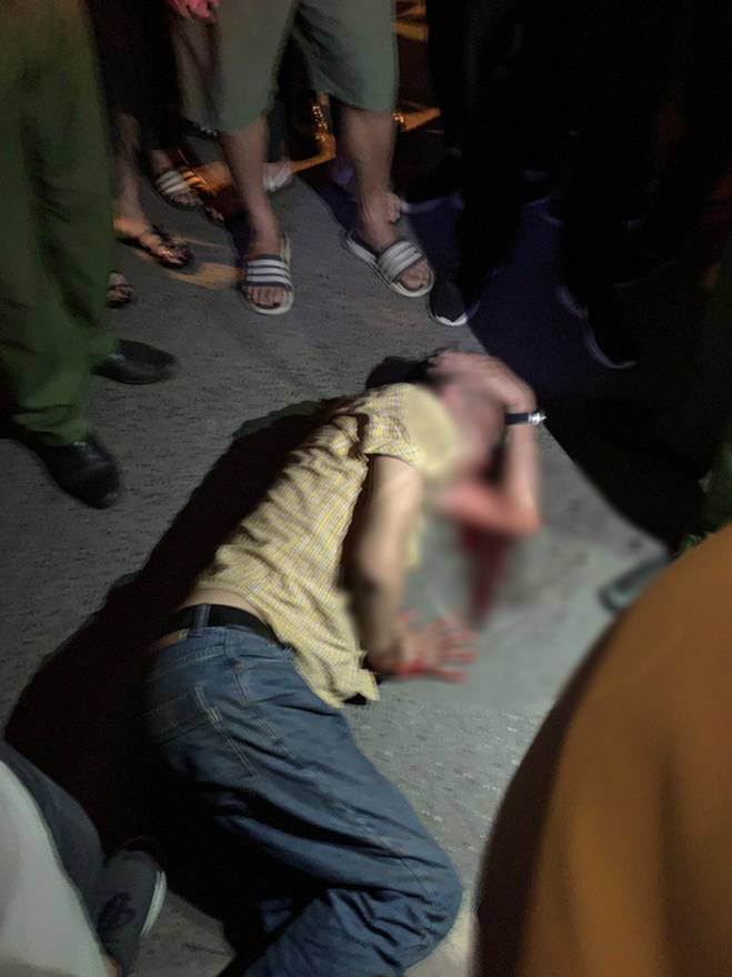 Đồng nghiệp ngã quỵ khi chứng kiến nữ công nhân môi trường bị ô tô điên đâm: Số chị ấy khổ lắm, hôm qua đi viện mua thuốc còn chưa kịp uống...-9