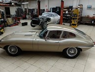 Sự hồi sinh kì diệu của một chiếc Jaguar E-Type từ 'đồ đồng nát'