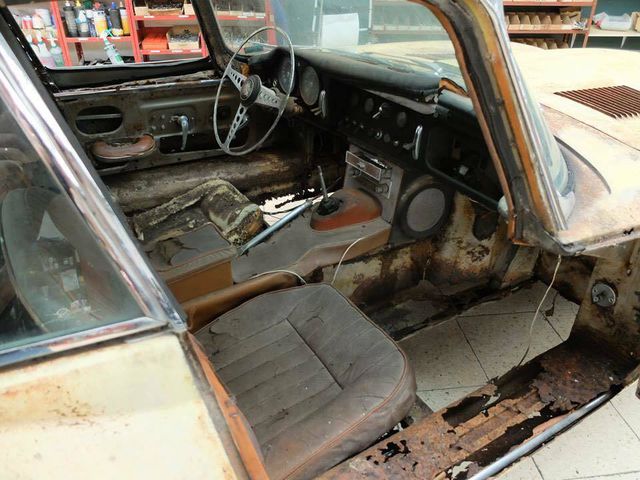 Sự hồi sinh kì diệu của một chiếc Jaguar E-Type từ đồ đồng nát - 12 Sự hồi sinh kì diệu của một chiếc Jaguar E-Type từ đồ đồng nát-12