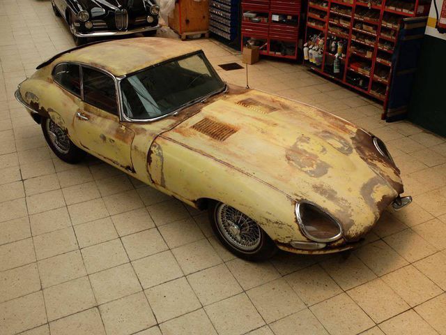 Sự hồi sinh kì diệu của một chiếc Jaguar E-Type từ đồ đồng nát-1