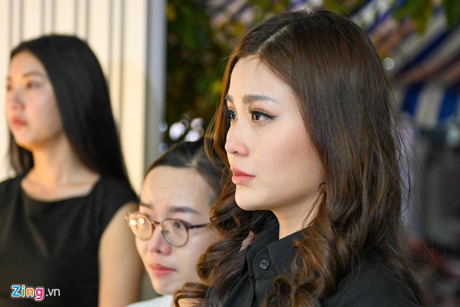 Diễm My 9X khóc nức nở trước linh cữu mẹ-6