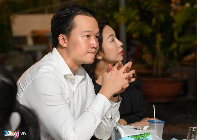 Diễm My 9X khóc nức nở trước linh cữu mẹ-7