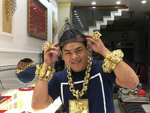 Hai tâm trạng trái ngược của cha ruột Phúc XO khi con trai bị khởi tố, bắt tạm giam-4