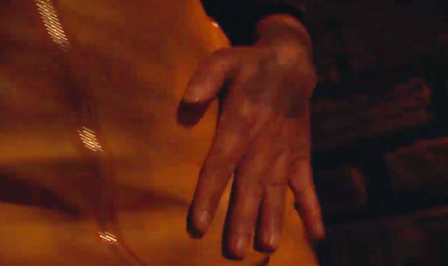 Phim của Hoàng Thùy Linh gây sốc với cảnh tên biến thái tấn công tình dục gái trẻ đi đêm-6