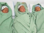 Chồng U70, vợ U60 ở Hà Nội sinh đôi con gái khoẻ mạnh-2