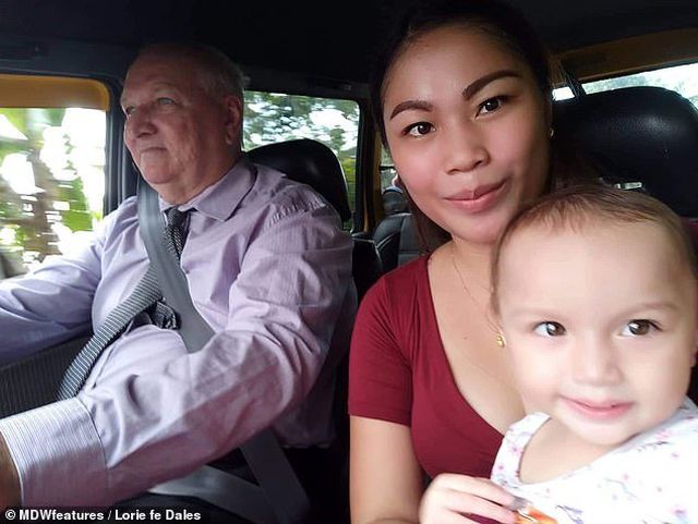 Quen nhau qua Facebook, cô gái 23 vẫn làm đám cưới và sống hạnh phúc với cụ ông 71 tuổi-2