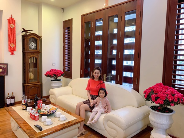 Cuộc sống như bà hoàng của chị em Á hậu Trà My - Thanh Tú sau khi kết hôn với chồng đại gia hơn nhiều tuổi-3