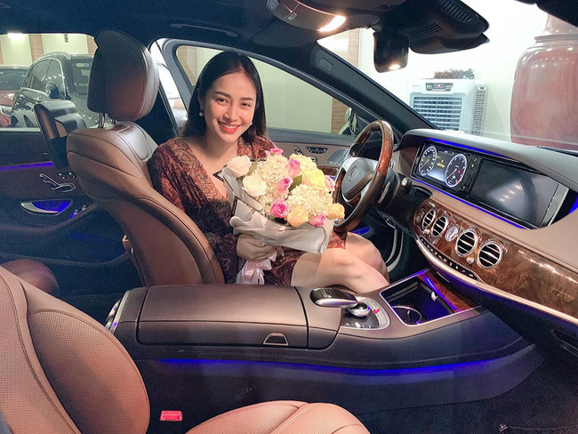 Chồng nhà người ta giữ lời hứa năm xưa, mua xế xịn cho vợ khỏi nắng mưa khiến hội chị em xuýt xoa ghen tị-2