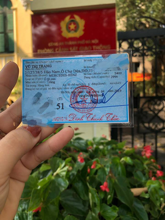 Chồng nhà người ta giữ lời hứa năm xưa, mua xế xịn cho vợ khỏi nắng mưa khiến hội chị em xuýt xoa ghen tị-3