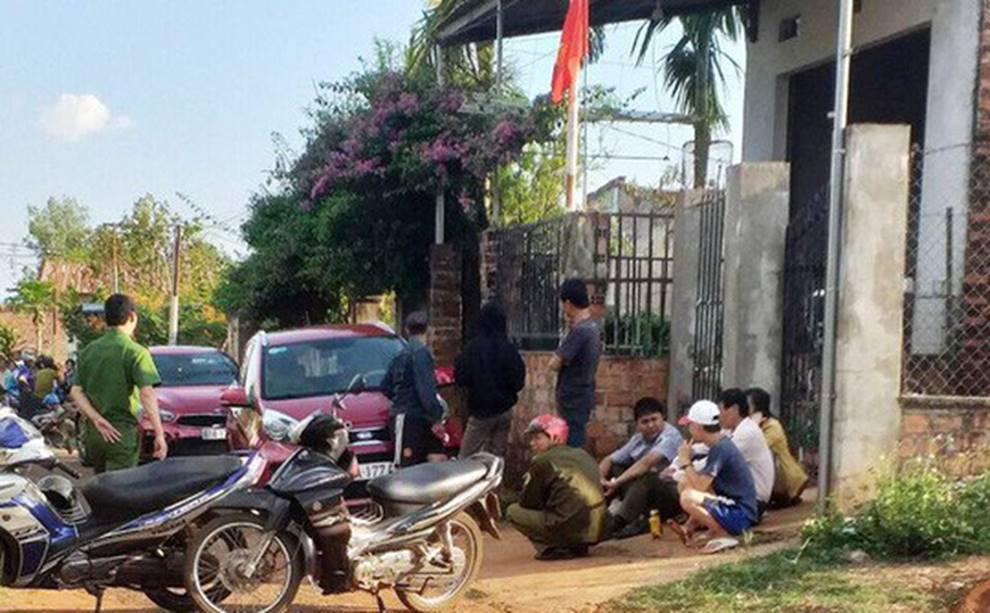 Giang hồ đòi nợ, vợ uống thuốc tự tử, chồng bị nổ mìn nguy kịch-1