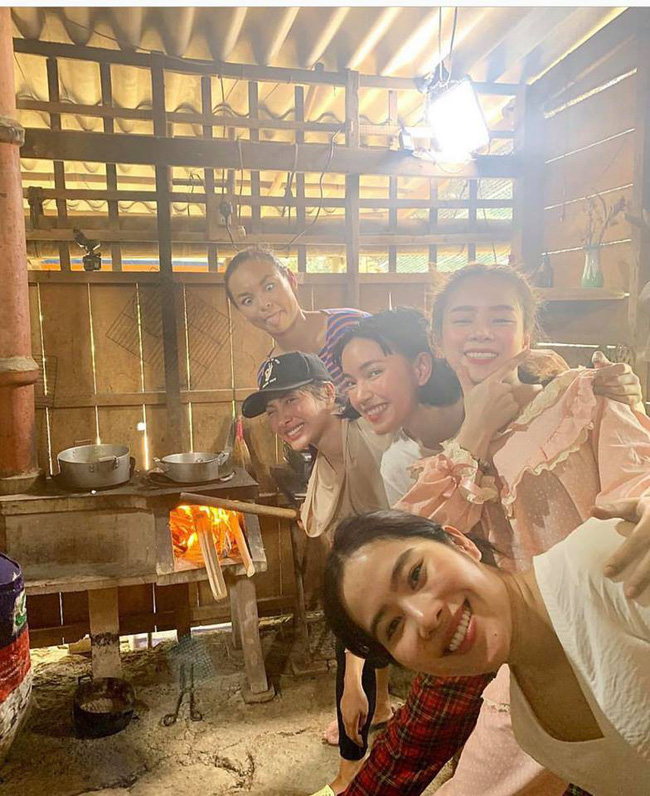 Nhập viện giữa đêm, mũi đeo máy thở mà Nam Em vẫn còn tâm trí livestream kêu gọi dân mạng yêu thương mình-4