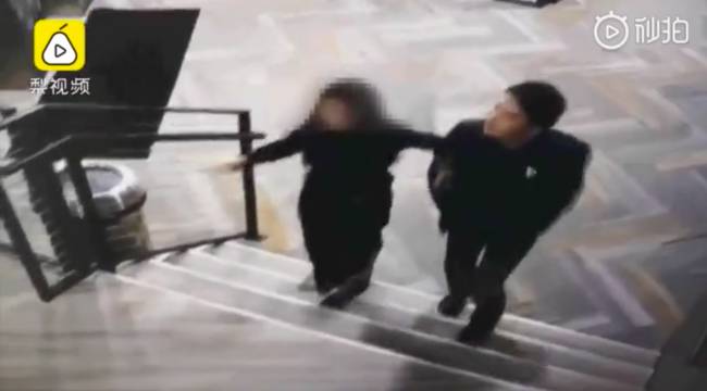 Lộ clip chồng tỷ phú của cô bé trà sữa tay trong tay cùng nạn nhân bị cưỡng hiếp về căn hộ-2