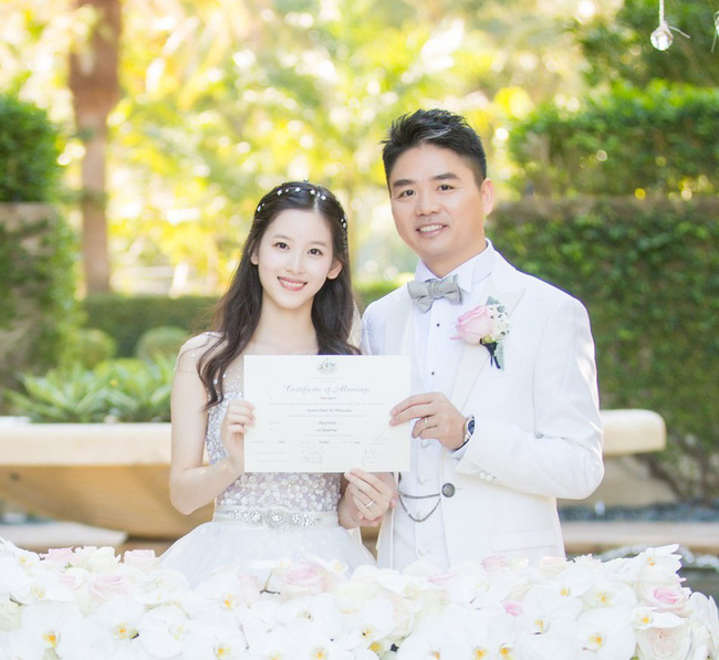 Lộ clip chồng tỷ phú của cô bé trà sữa tay trong tay cùng nạn nhân bị cưỡng hiếp về căn hộ-4