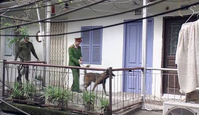 Phim của Hoàng Thùy Linh hé lộ về tên tội phạm cưỡng hiếp phụ nữ sưu tầm toàn ảnh đồi trụy-1