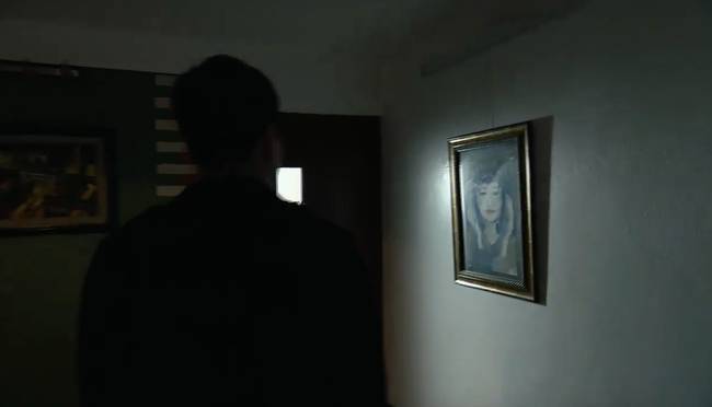 Phim của Hoàng Thùy Linh hé lộ về tên tội phạm cưỡng hiếp phụ nữ sưu tầm toàn ảnh đồi trụy-8