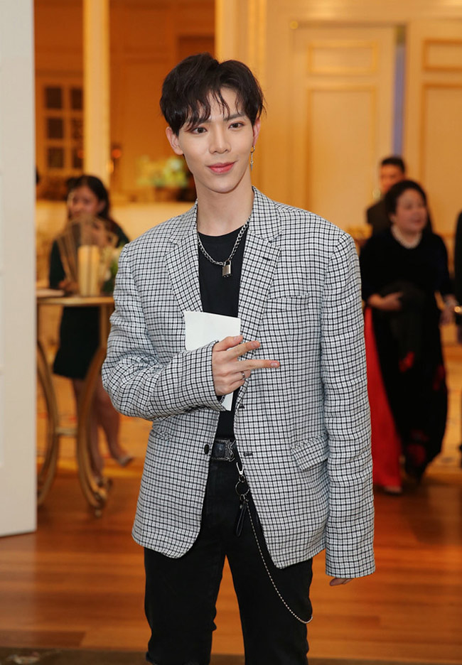 Erik, Đức Phúc cùng sửa gần hết mặt: Người đẹp đỉnh cao, kẻ xuống sắc-4