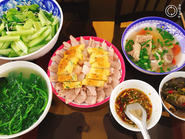 Vợ trẻ làm mâm cơm ngon lành ai cũng khen, nhưng tiết lộ số tiền lại khiến chị em dậy sóng-2