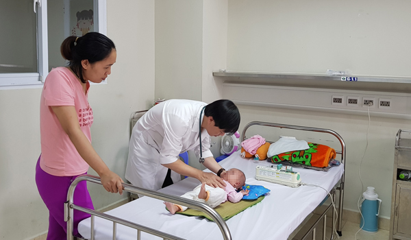 Hàng chục trẻ nhập viện vì viêm não, dấu hiệu cha mẹ dễ bỏ qua-1