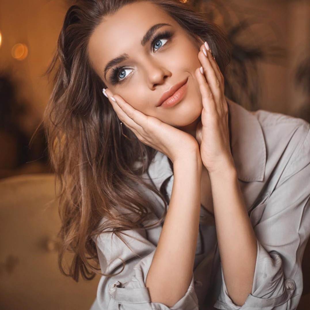 Hot girl Nga nổi bật nhờ đôi mắt xanh và thân hình gợi cảm-3