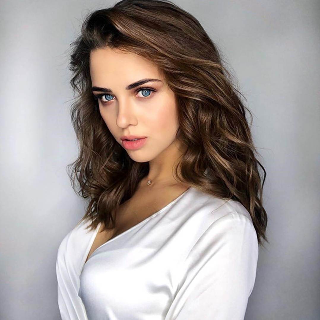 Hot girl Nga nổi bật nhờ đôi mắt xanh và thân hình gợi cảm-8