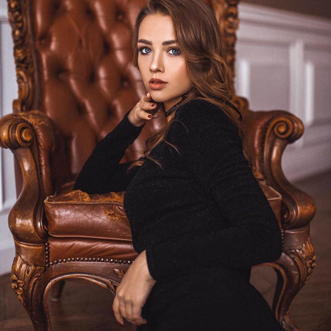 Hot girl Nga nổi bật nhờ đôi mắt xanh và thân hình gợi cảm-9