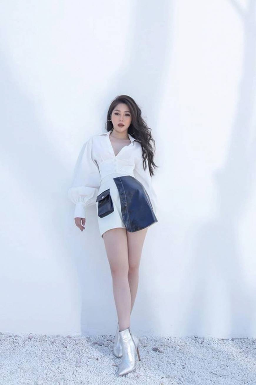 Dù chiều cao khiêm tốn, Hương Tràm vẫn tự tin diện quần ngắn khoe đôi chân gợi cảm-7