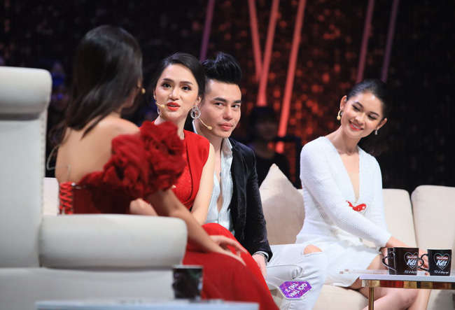 Hương Giang dằn mặt Á hậu Thùy Dung trên truyền hình: Cần phải biết tôn ti trật tự em nhé!-4