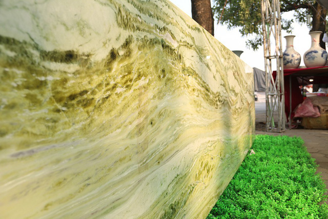 Sập ngọc nguyên khối nặng chục tấn: Đại gia bỏ tiền tỷ nằm mát lưng-10