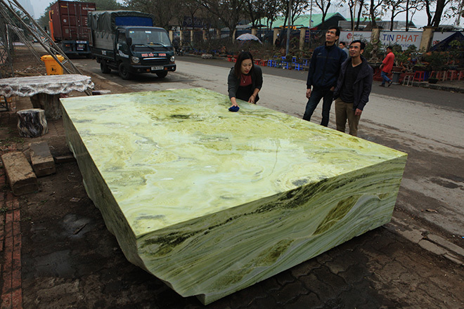 Sập ngọc nguyên khối nặng chục tấn: Đại gia bỏ tiền tỷ nằm mát lưng-12