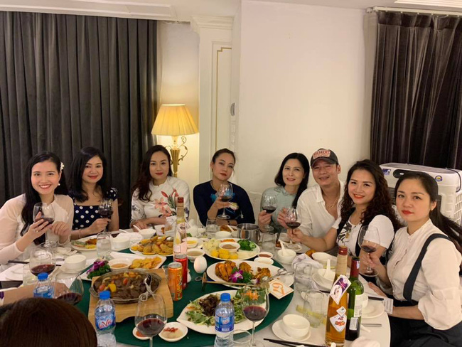 Toàn cảnh tiệc cưới kiểu một lần chơi lớn của NSND Trung Hiếu, biến đám cưới thành Đại hội Hội Nghệ sĩ sân khấu Việt Nam-18