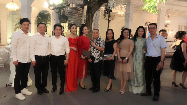 Toàn cảnh tiệc cưới kiểu một lần chơi lớn của NSND Trung Hiếu, biến đám cưới thành Đại hội Hội Nghệ sĩ sân khấu Việt Nam-5