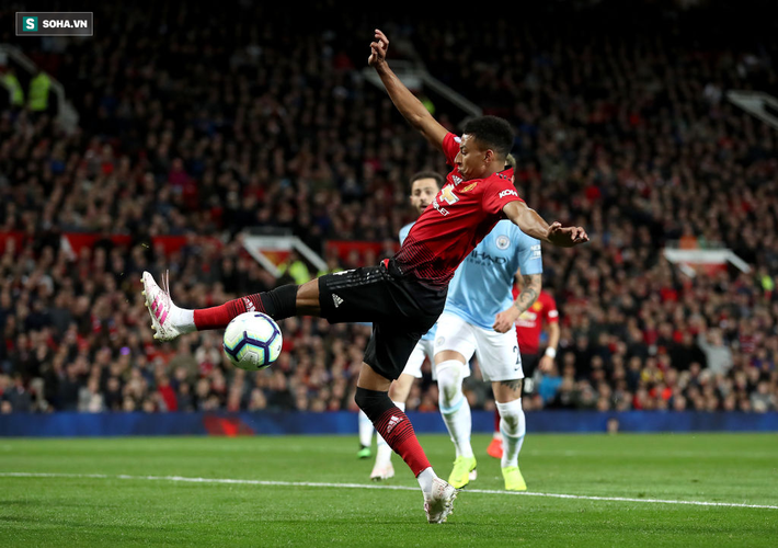 Chú quỷ nhỏ của Sir Alex lắc đầu, Man United hai tay dâng chức vô địch cho Man City-5