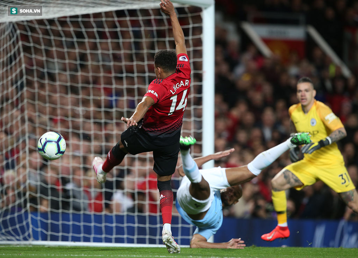 Chú quỷ nhỏ của Sir Alex lắc đầu, Man United hai tay dâng chức vô địch cho Man City-2