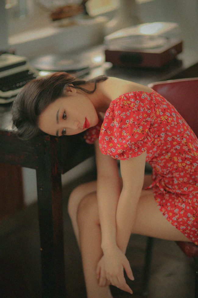 Quỳnh Kool khoe thềm ngực, tiết lộ hậu trường chụp ảnh gợi cảm không ngờ-12