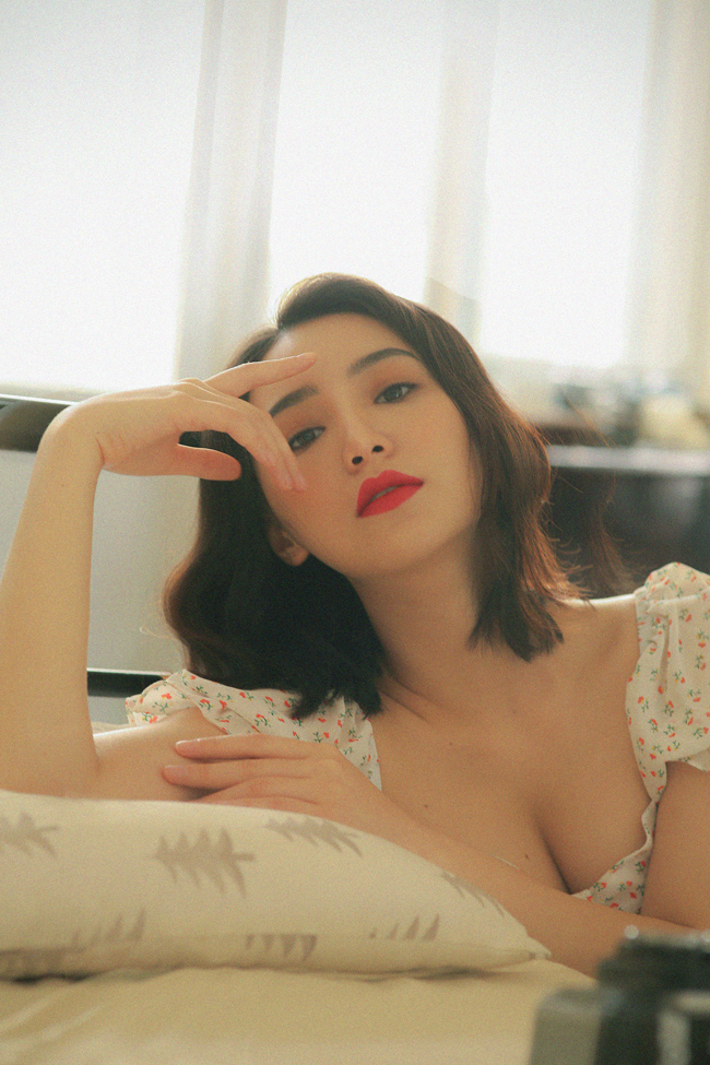 Quỳnh Kool khoe thềm ngực, tiết lộ hậu trường chụp ảnh gợi cảm không ngờ-2
