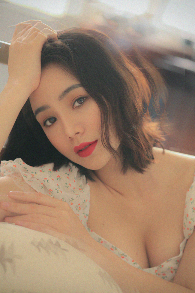 Quỳnh Kool khoe thềm ngực, tiết lộ hậu trường chụp ảnh gợi cảm không ngờ-3