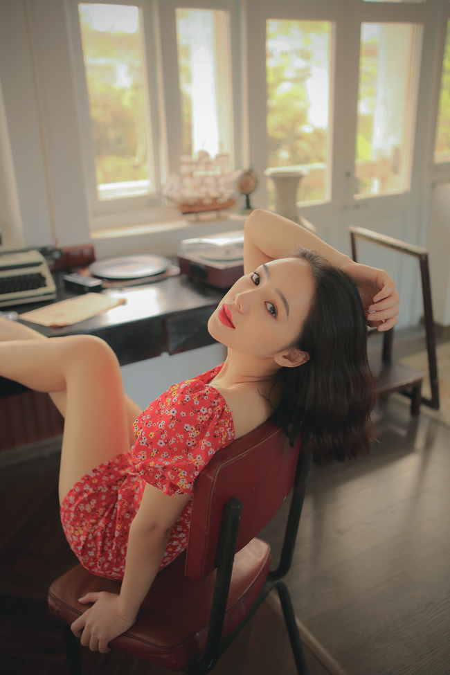 Quỳnh Kool khoe thềm ngực, tiết lộ hậu trường chụp ảnh gợi cảm không ngờ-9