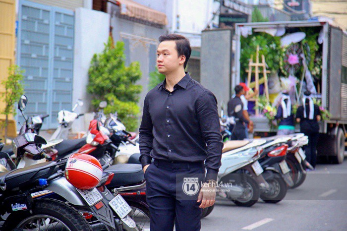 Diễm My 9x thất thần, nghẹn ngào bật khóc trước giờ tiễn biệt mẹ về nơi an nghỉ-5