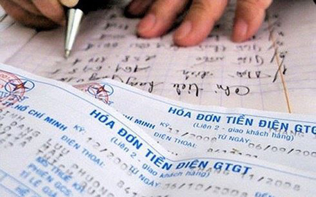 Khách hàng giật mình hóa đơn tiền điện tăng gấp đôi-1