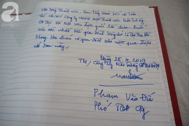 Con trai khóc ngất, mẹ già ngã quỵ bên linh cữu của nữ lao công bị ô tô điên tông chết ở Hà Nội khiến ai cũng xót xa-13